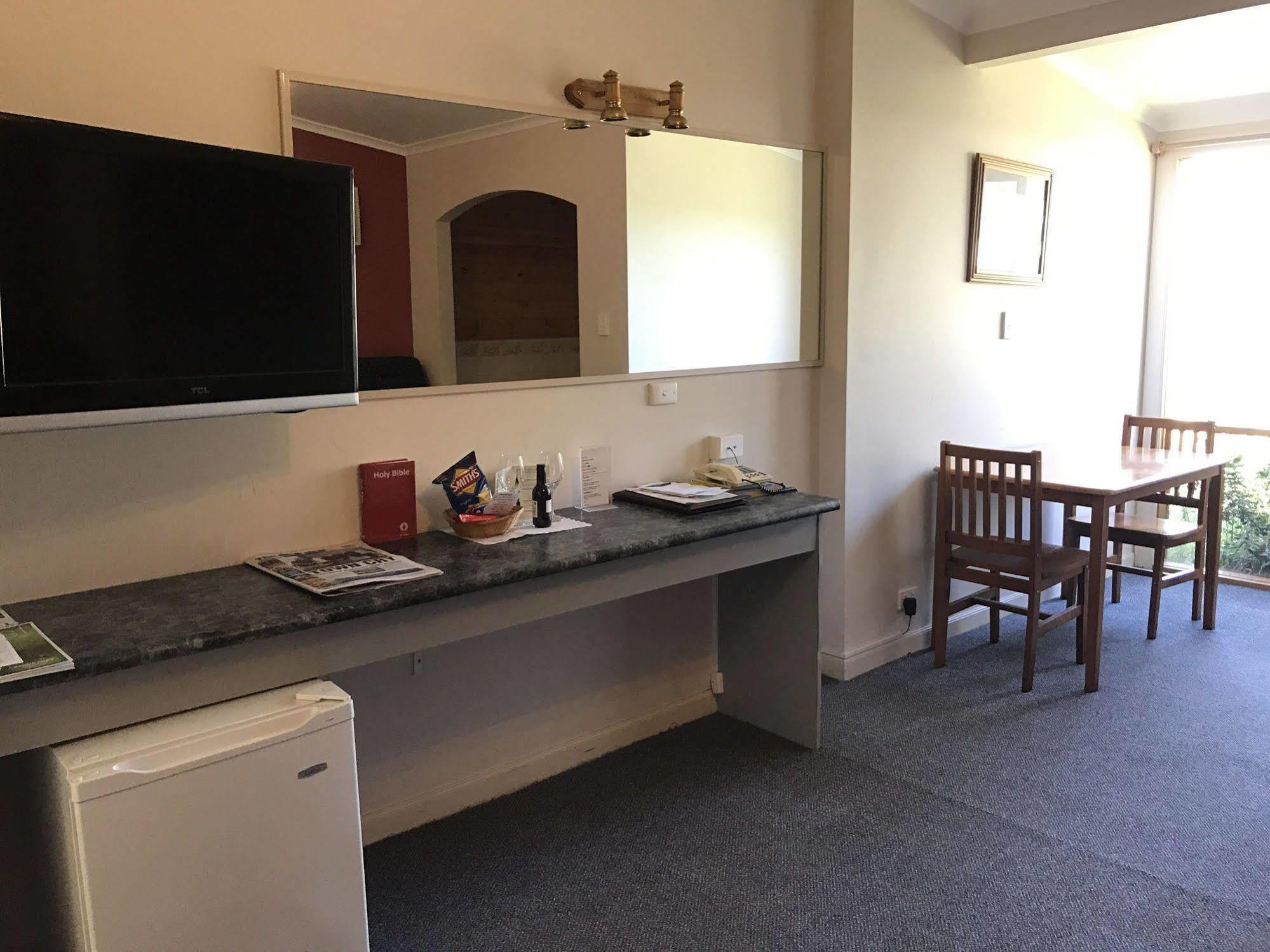 Coal Creek Motel Korumburra Екстер'єр фото